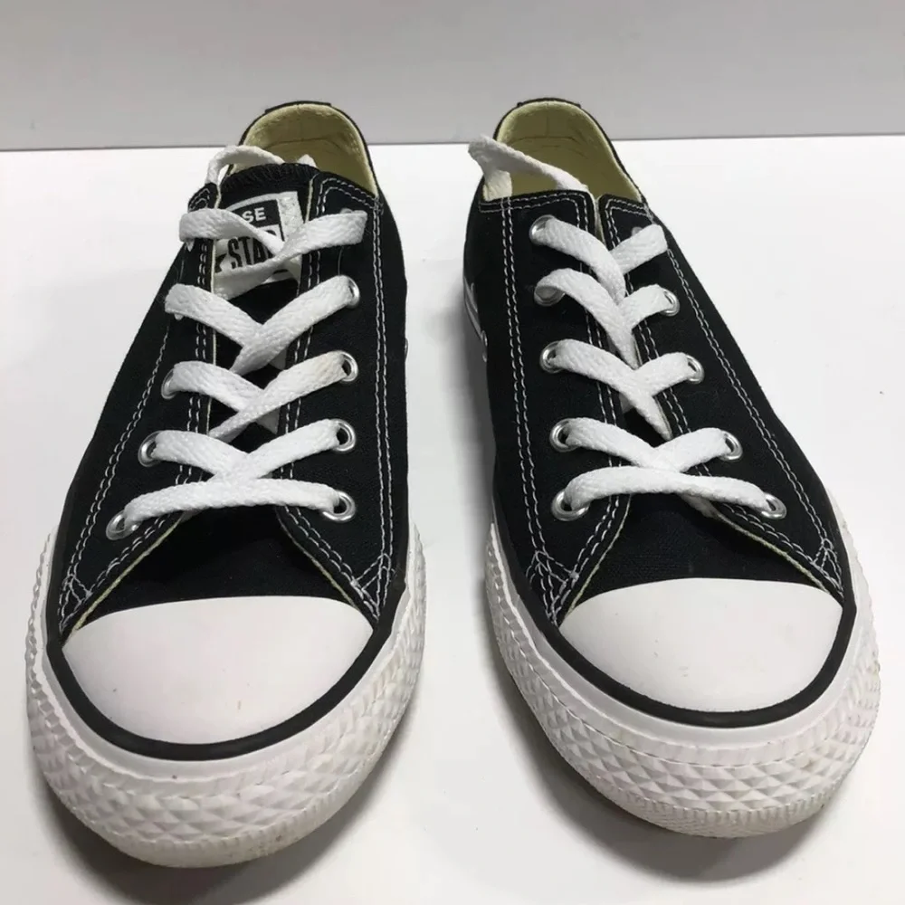 Converse Youth Chuck Taylor All Star Low Top Sneakers Black, Girls’ Size 2 M.